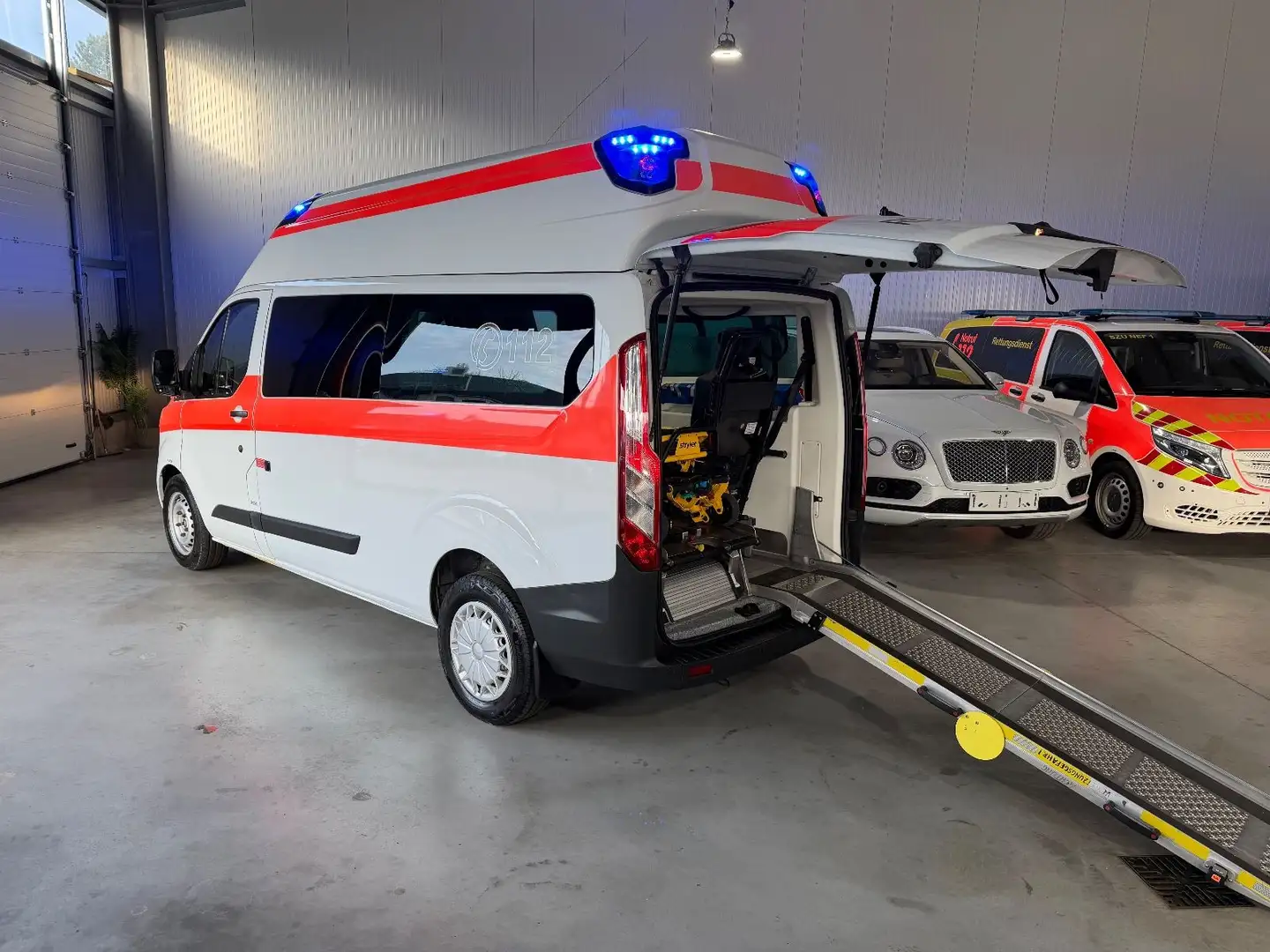 Ford Transit Custom 330 L2H2*KTW*RTW*KRANKENTRANSPORT Blanc - 2