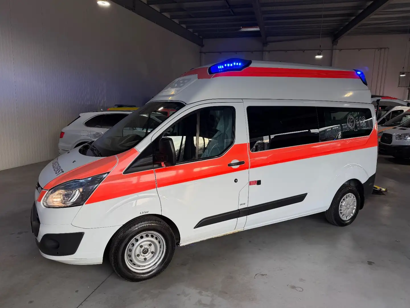 Ford Transit Custom 330 L2H2*KTW*RTW*KRANKENTRANSPORT Blanc - 1