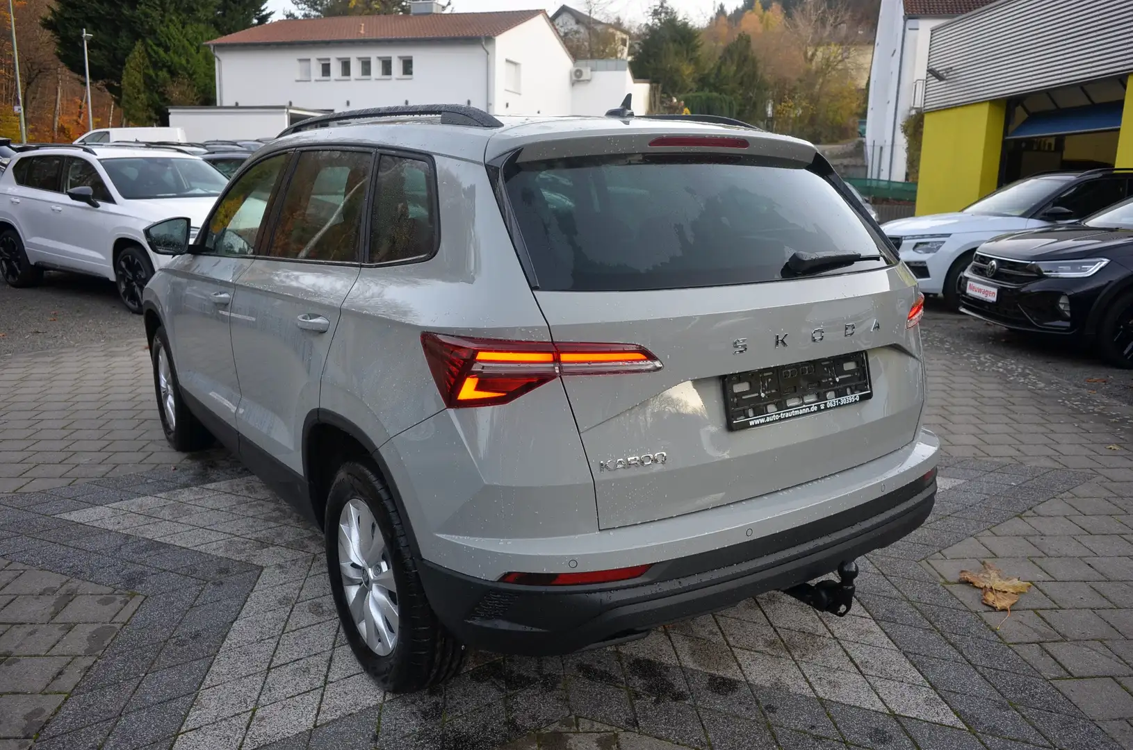 Skoda Karoq 1.5 TSI DSG Selection 4JGAR+eAHK+CAM+LED Grau - 2