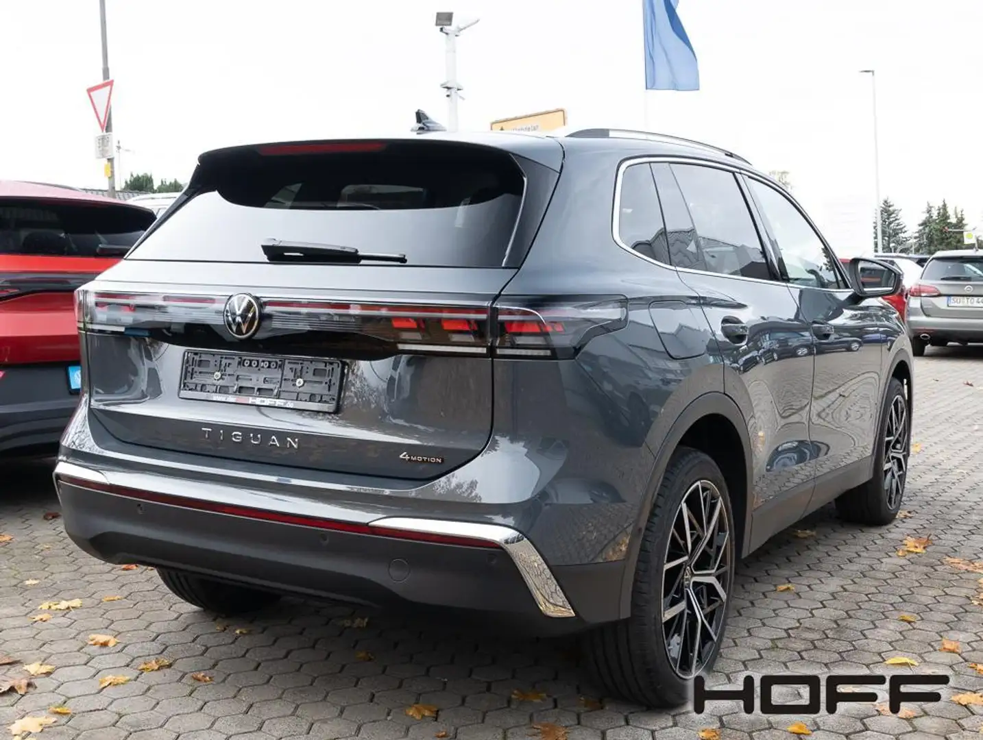 Volkswagen Tiguan 2.0 TDI DSG 4Motion Elegance Navi AHK Pano Kamera Grijs - 2