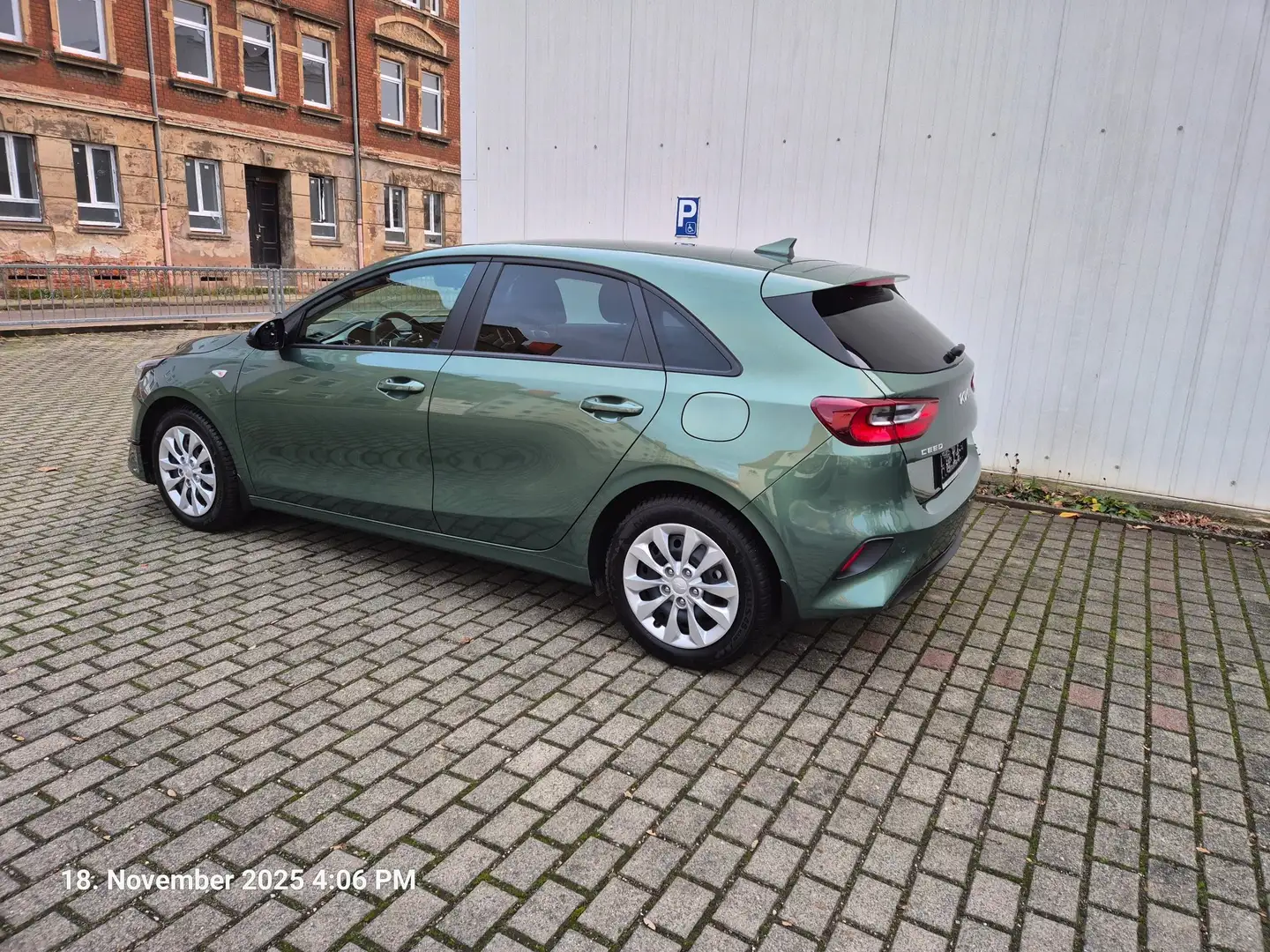 Kia Ceed / cee'd 1,0 T-GDi /Navi/Allwetterreifen Grün - 2