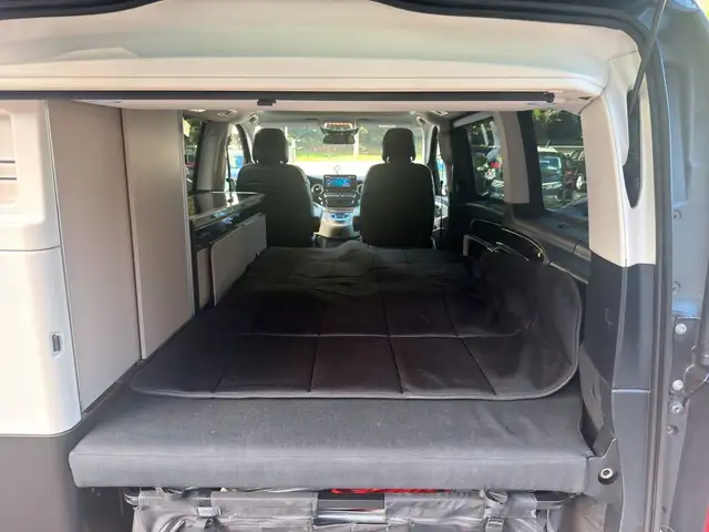 Mercedes-Benz V-Class view 14