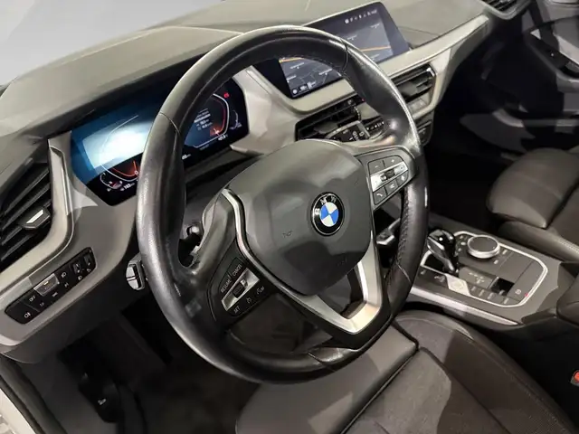 BMW 1 Series view 8