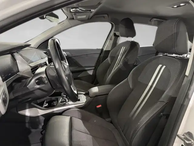 BMW 1 Series view 4