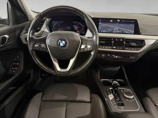 BMW 1 Series view 6