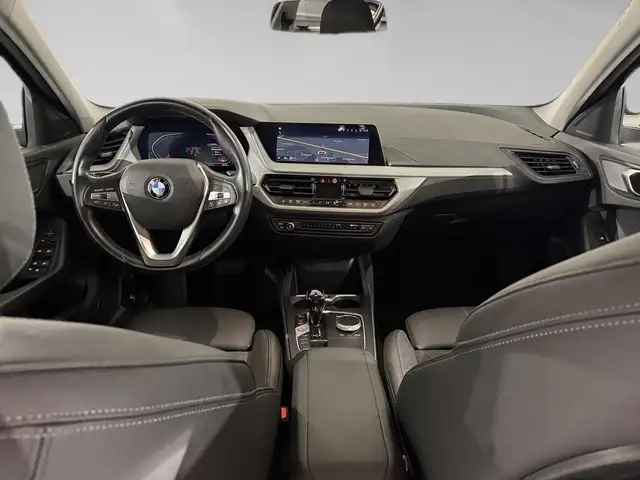 BMW 1 Series view 5