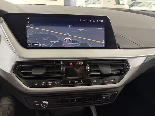 BMW 1 Series view 3