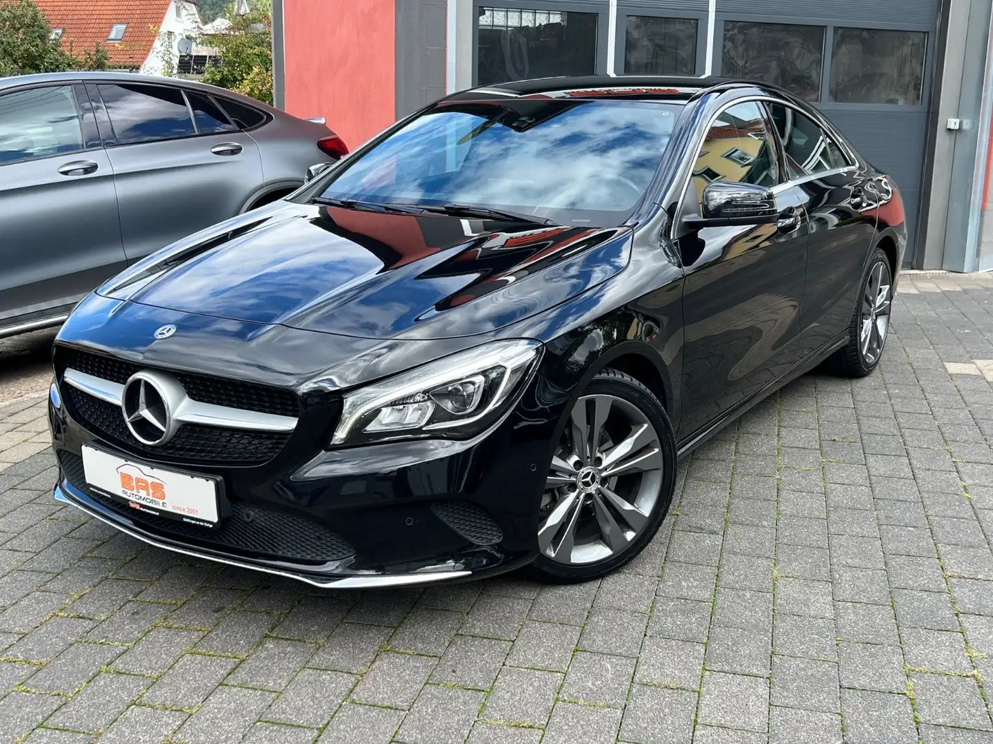 Mercedes-Benz CLA 200 *NAVI*LED*AHK*KAMERA* Schwarz - 1