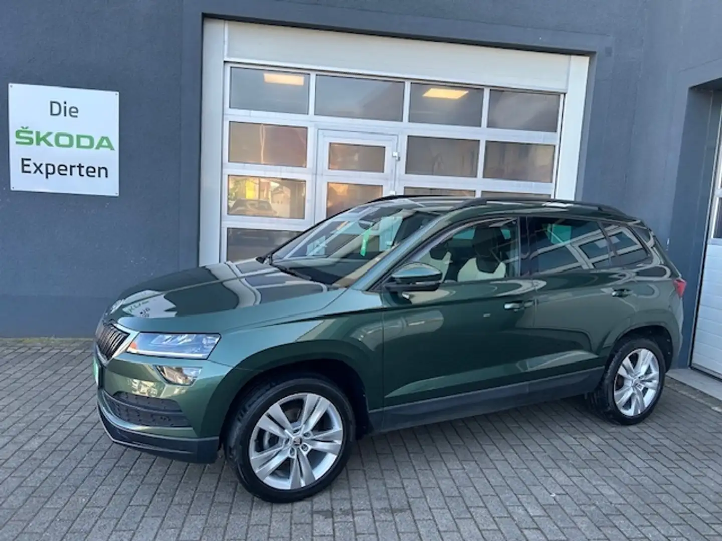 Skoda Karoq Style 1.5 TSI DSG NAV;AHK;LED;BFS;EL HECK;VARIOFL Groen - 2