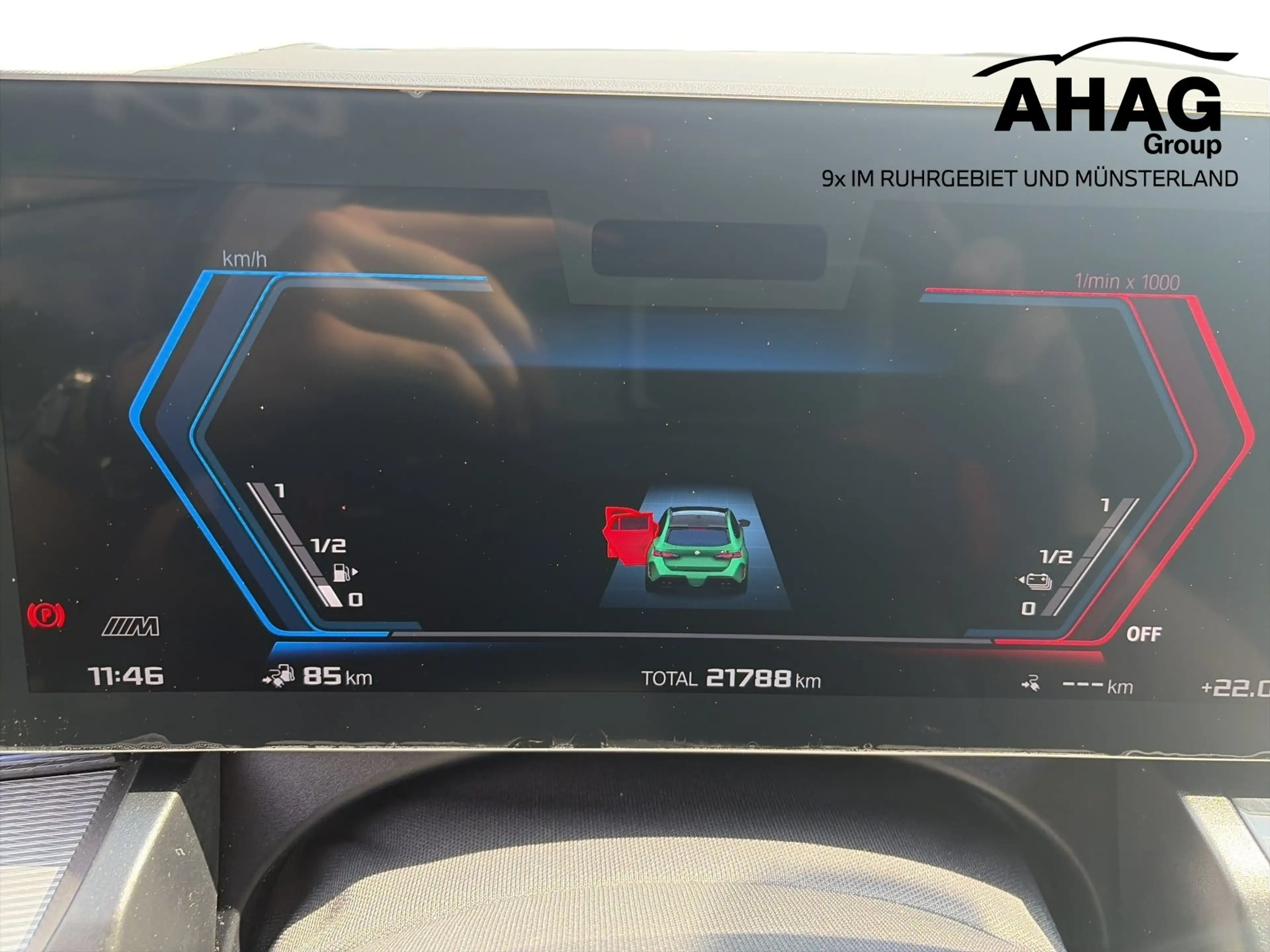 BMW M5 Touring — photo 11