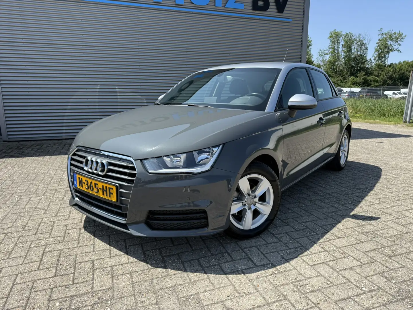 Audi A1 Sportback 1.0 TFSI 5-drs PDC Navigatie Airco Cruis Grijs - 2