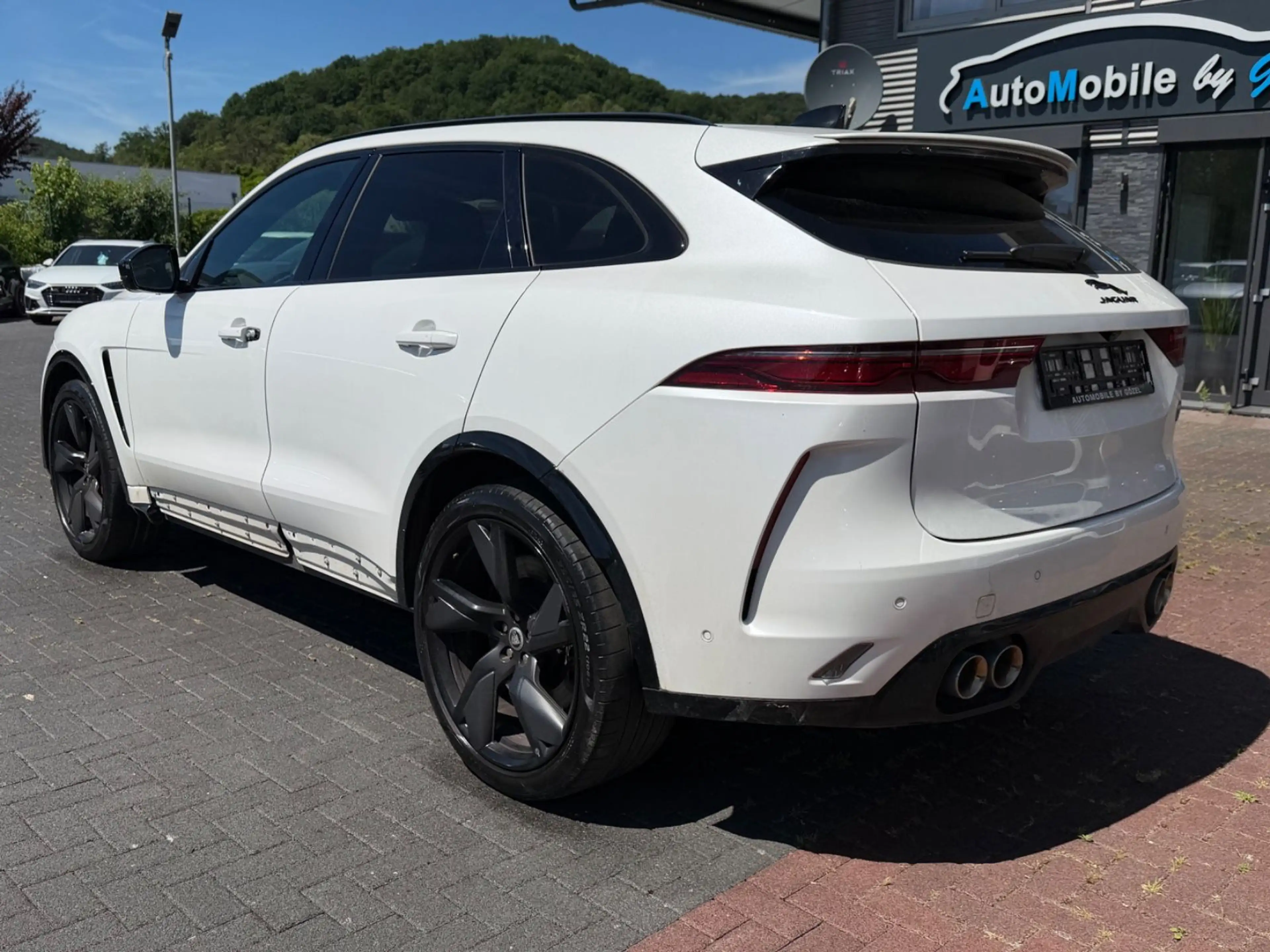 Jaguar F-Pace F-PACE SVR 575 Edition AWD *1. Hand — photo 3