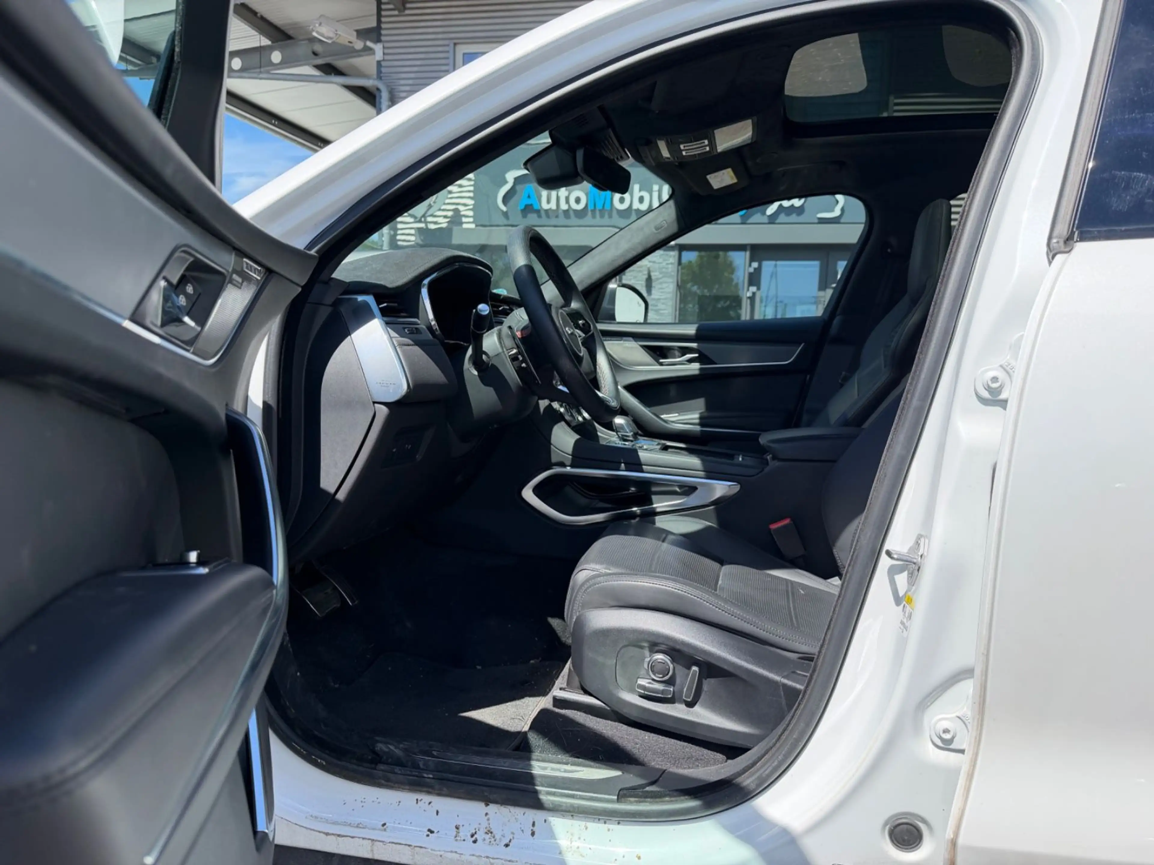 Jaguar F-Pace F-PACE SVR 575 Edition AWD *1. Hand — photo 10