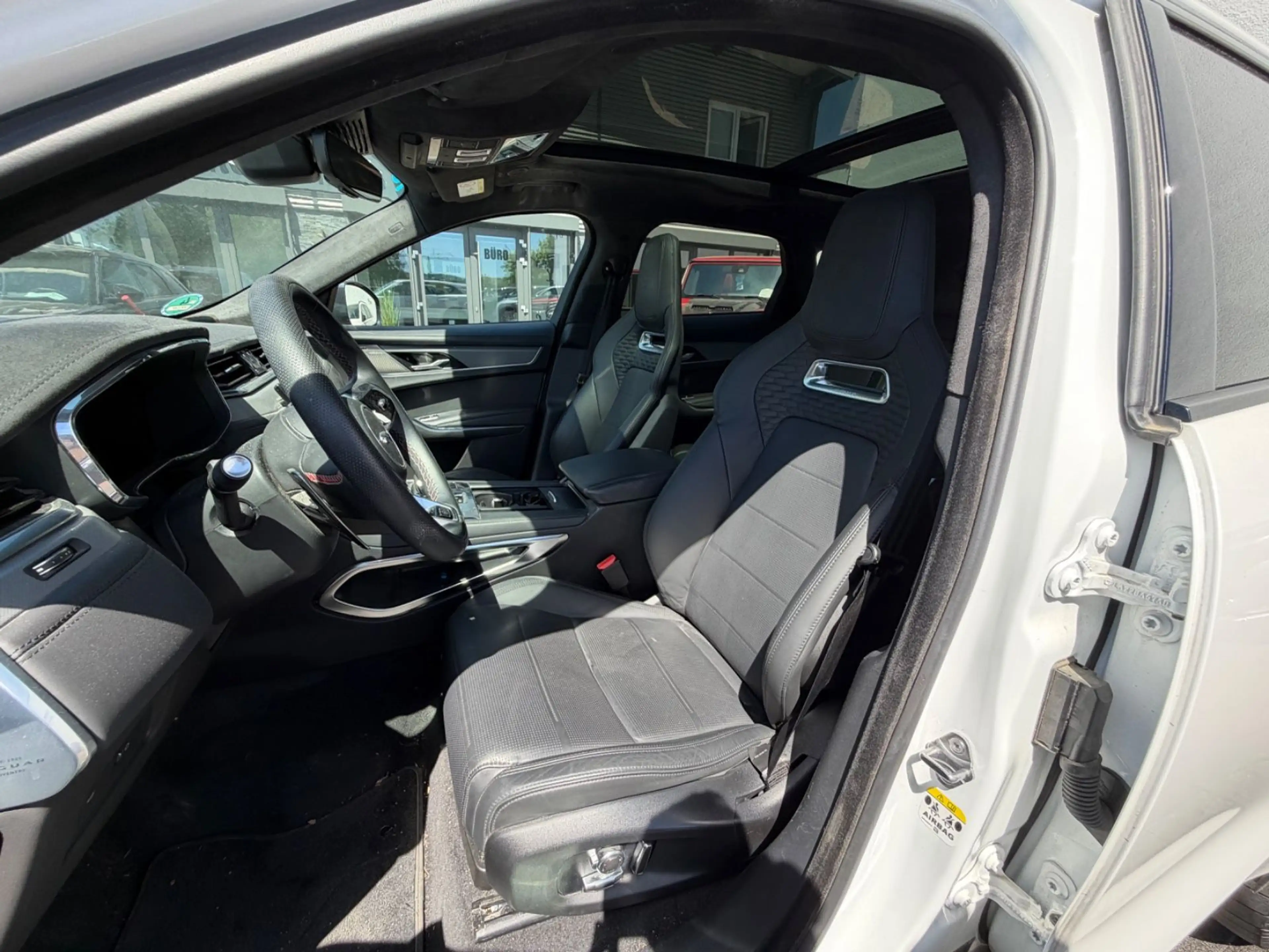 Jaguar F-Pace F-PACE SVR 575 Edition AWD *1. Hand — photo 11