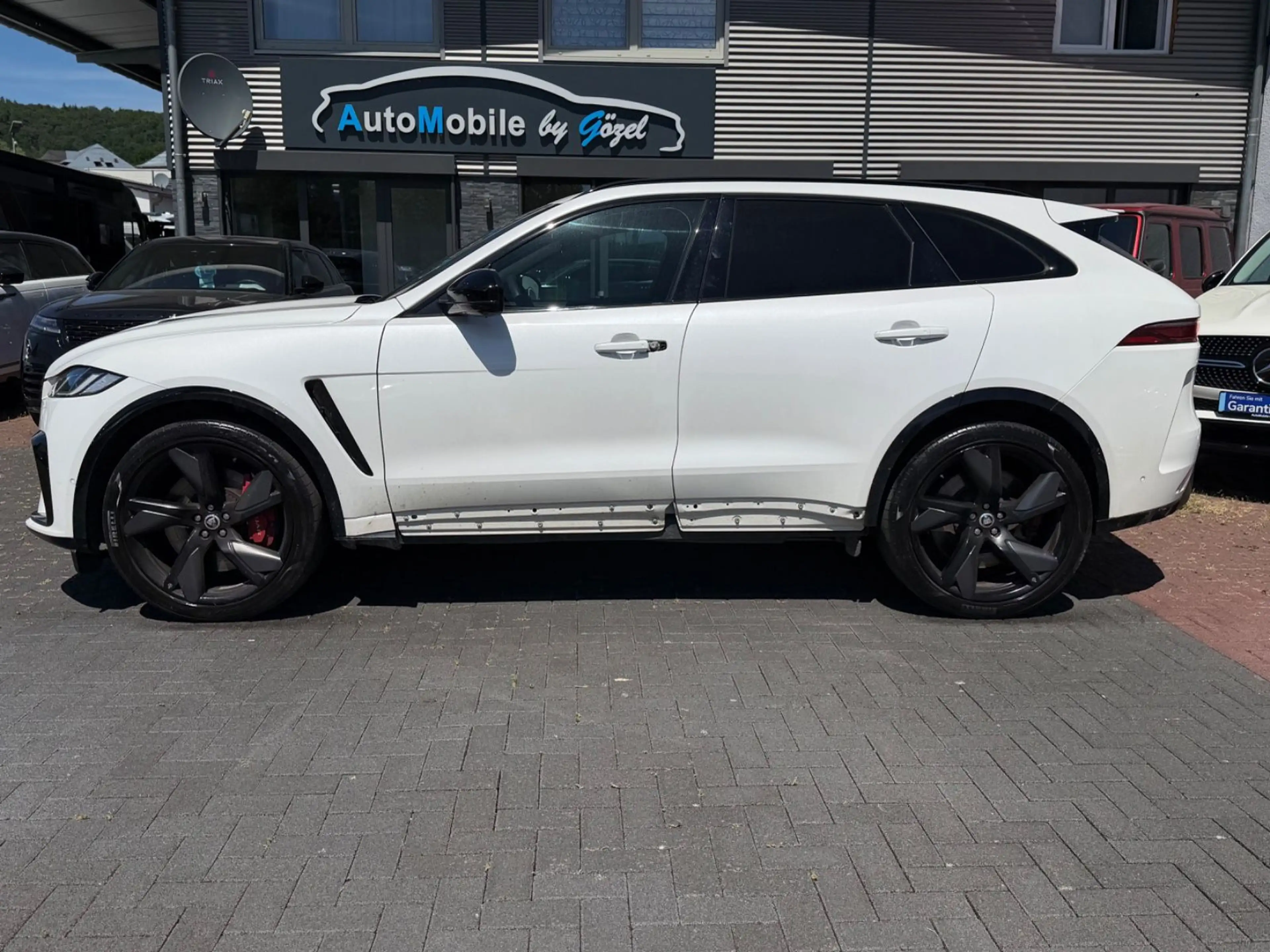 Jaguar F-Pace F-PACE SVR 575 Edition AWD *1. Hand — photo 2