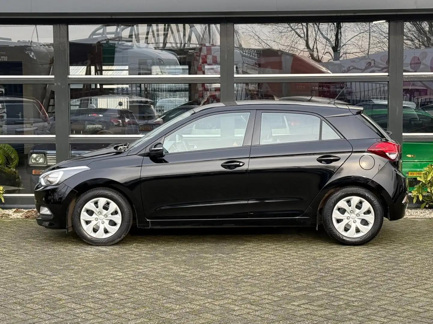 Hyundai i20 1.2 LP i-Drive Cool Airco Rijklaar !! Schwarz - 2
