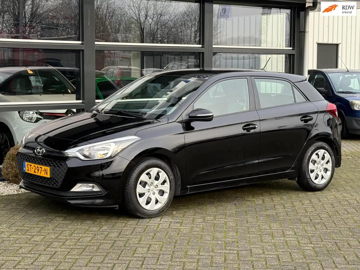 Hyundai i20 1.2 LP i-Drive Cool Airco Rijklaar !! Schwarz - 1