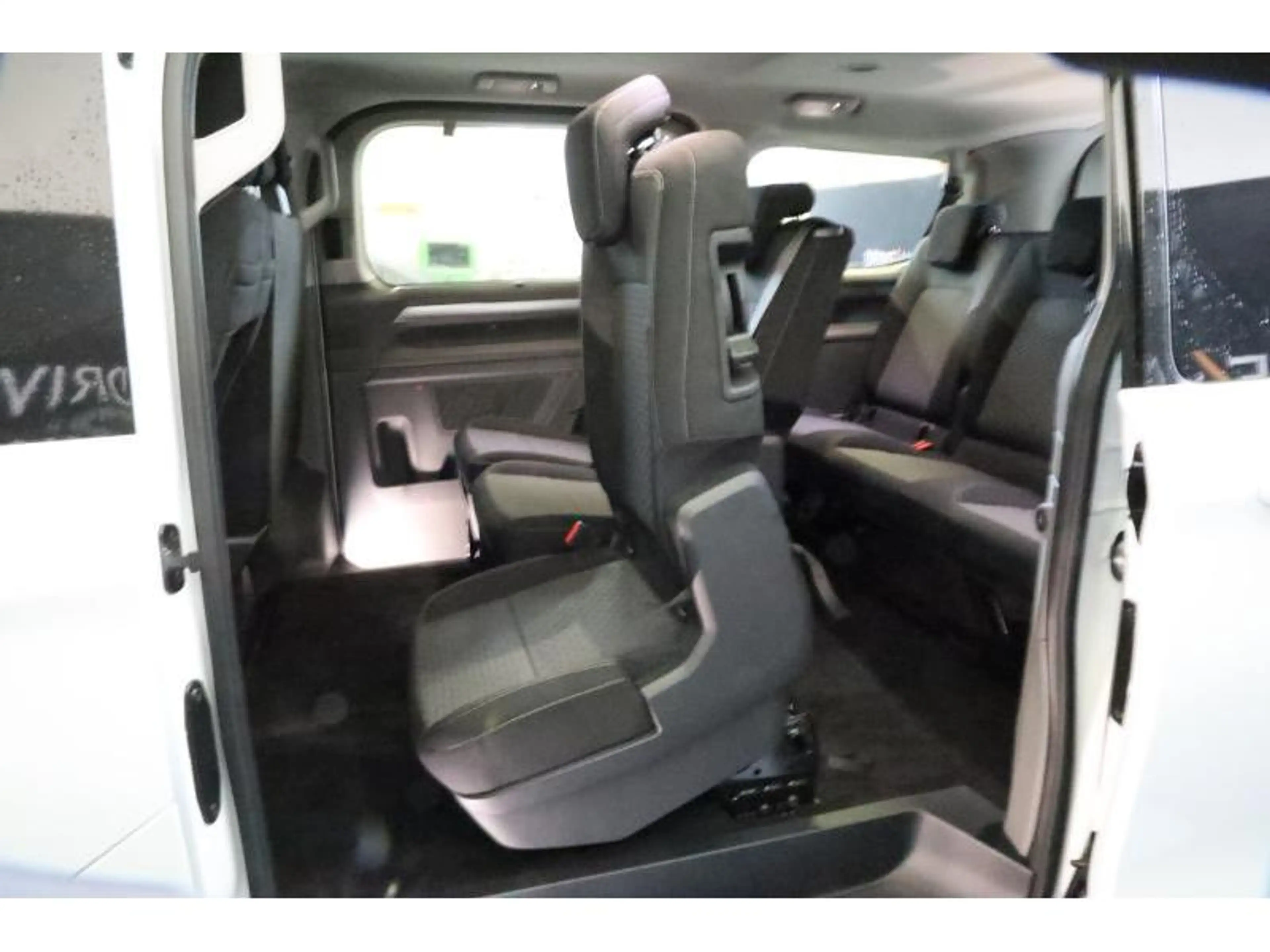 Volkswagen T7 Caravelle STYLE COURT A8 — photo 10