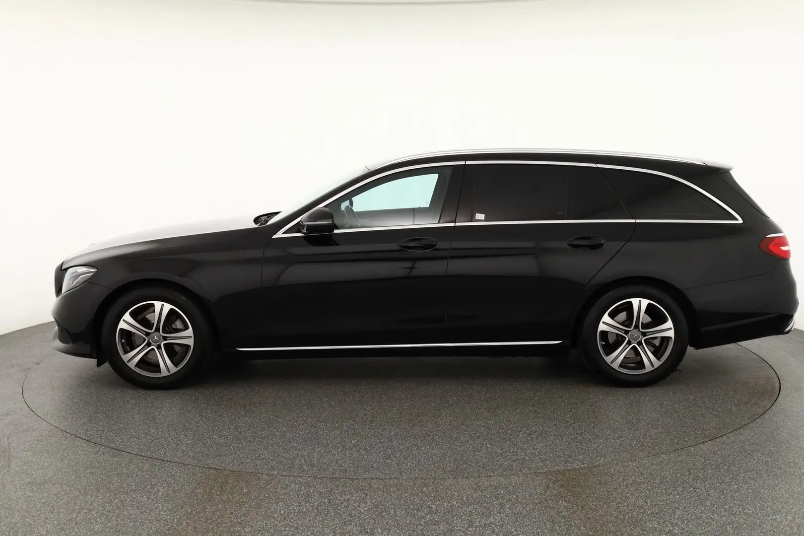 Mercedes-Benz E 200 E200d T Avantgarde LED Navi Sitzheizung Kamera Noir - 2