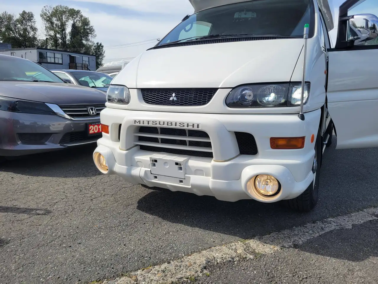 Mitsubishi Delica снимка Mitsubishi Delica