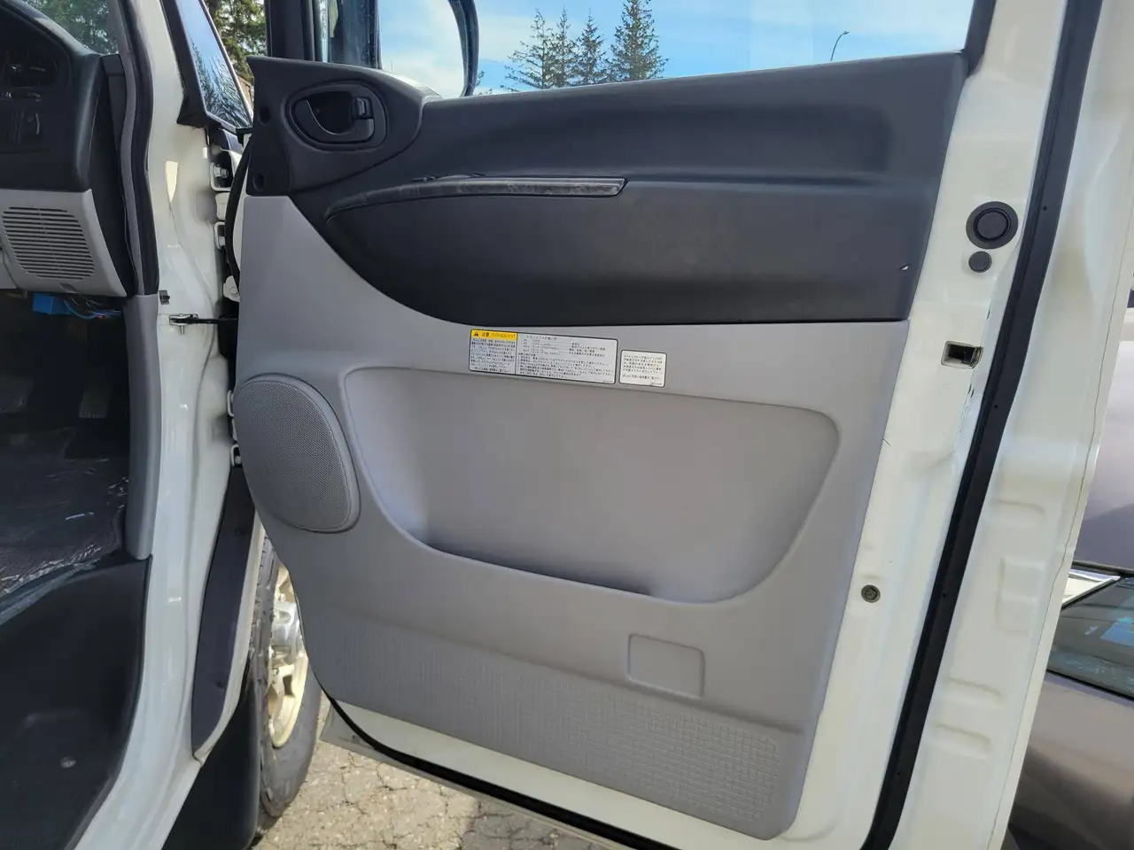 Mitsubishi Delica снимка Mitsubishi Delica