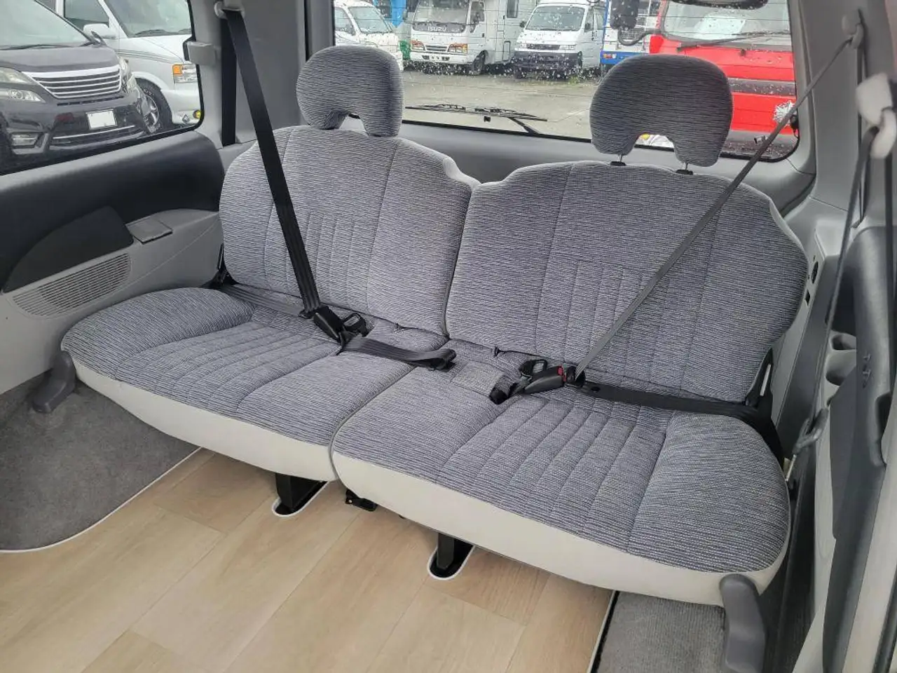 Mitsubishi Delica снимка Mitsubishi Delica