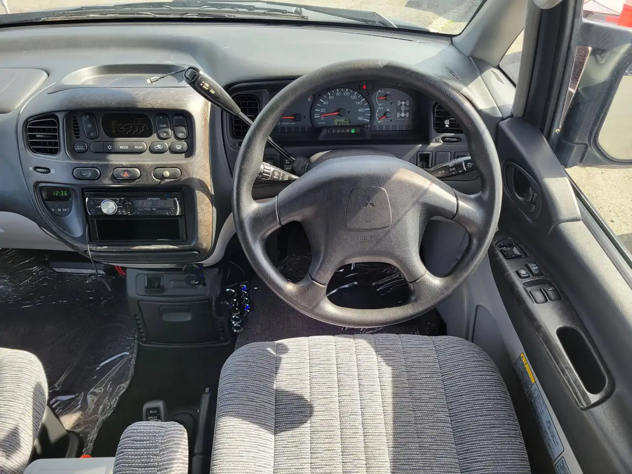 Mitsubishi Delica снимка Mitsubishi Delica