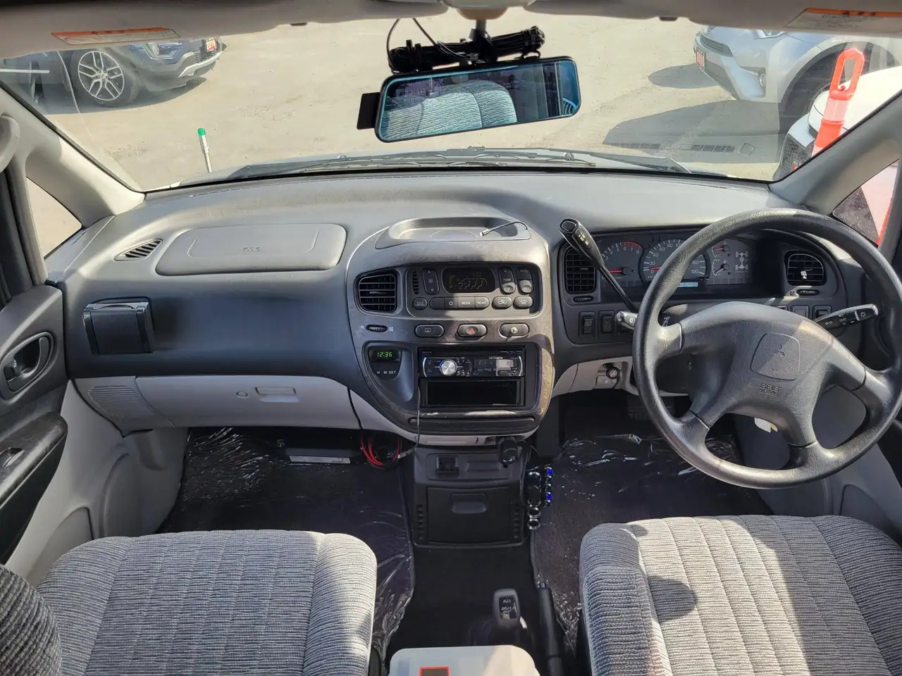 Mitsubishi Delica снимка Mitsubishi Delica