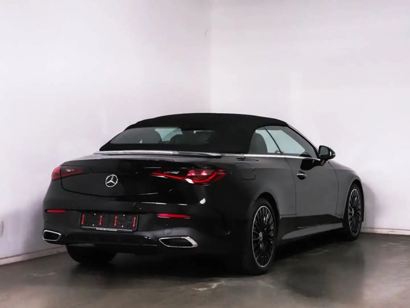 Mercedes-Benz CLE 200 AMG Line Advanced Plus Night Burmester Zwart - 2