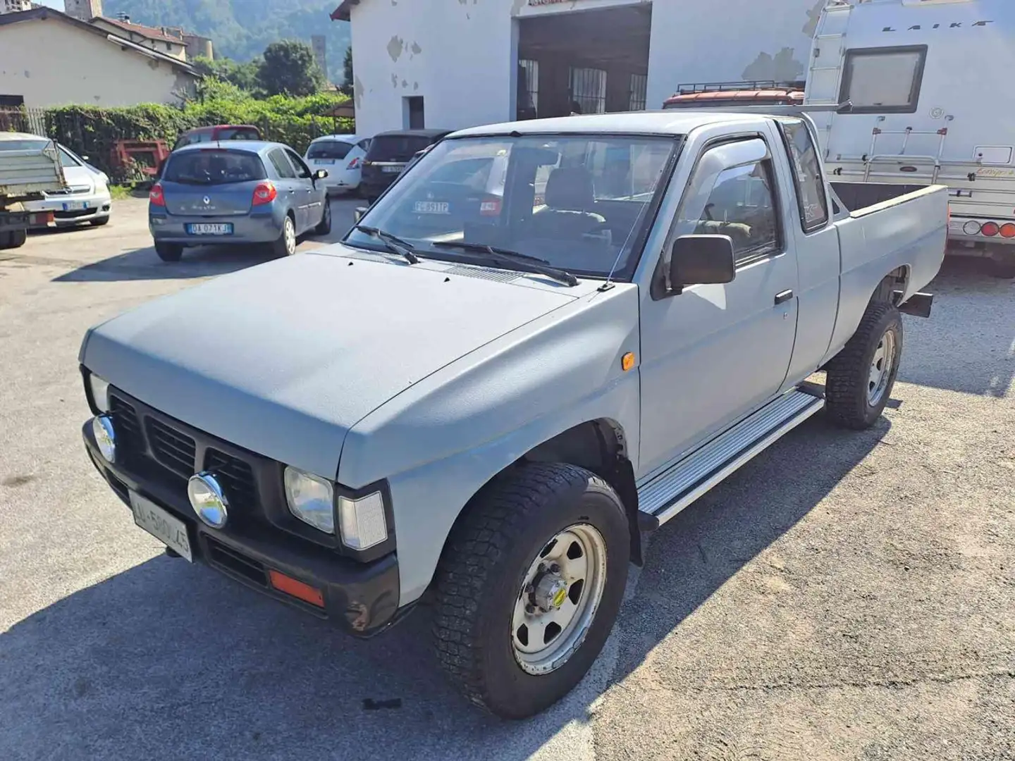 Nissan King Cab 2500 4x4 Grau - 1