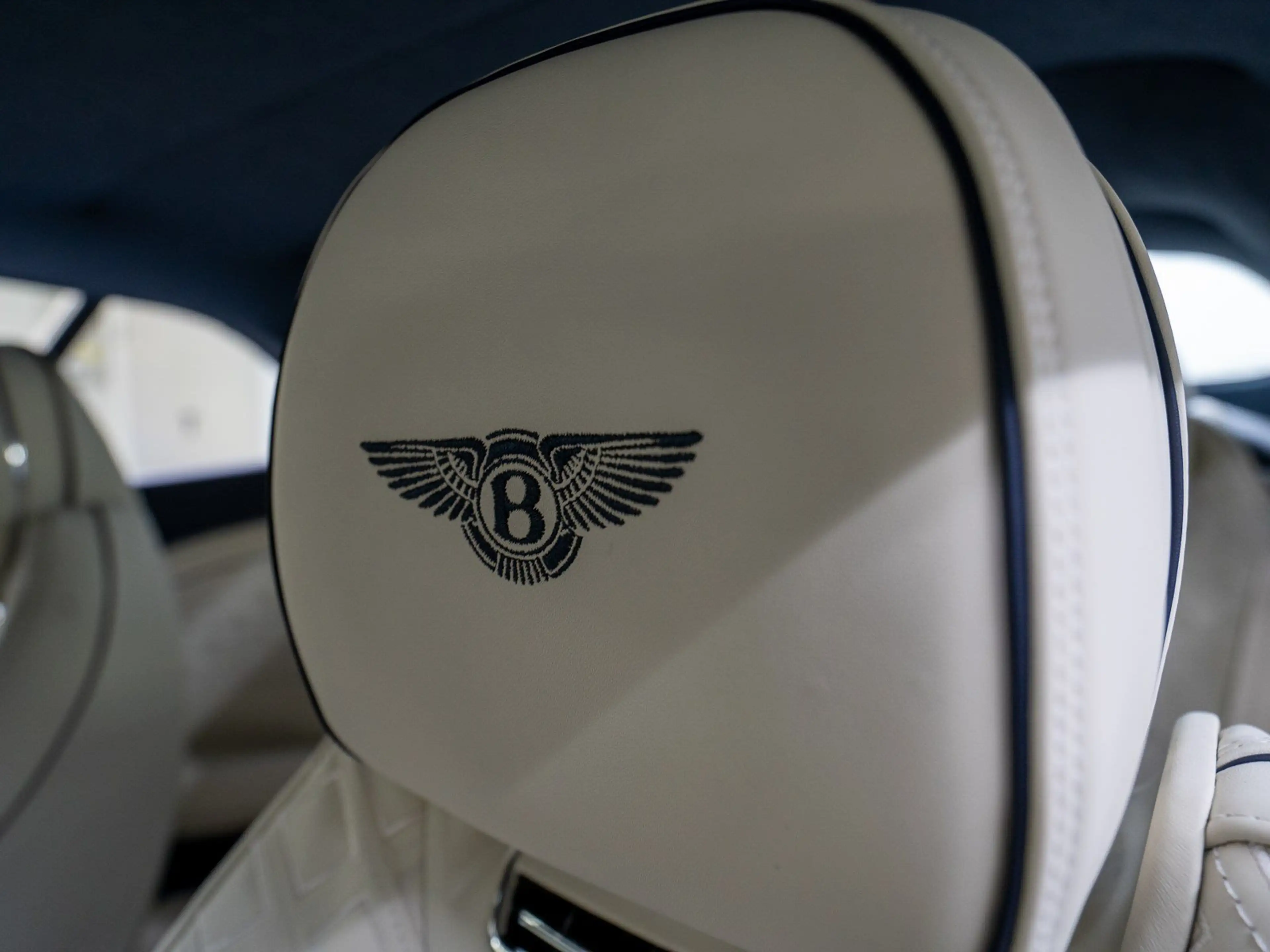 Bentley Continental GTC Speed — photo 15