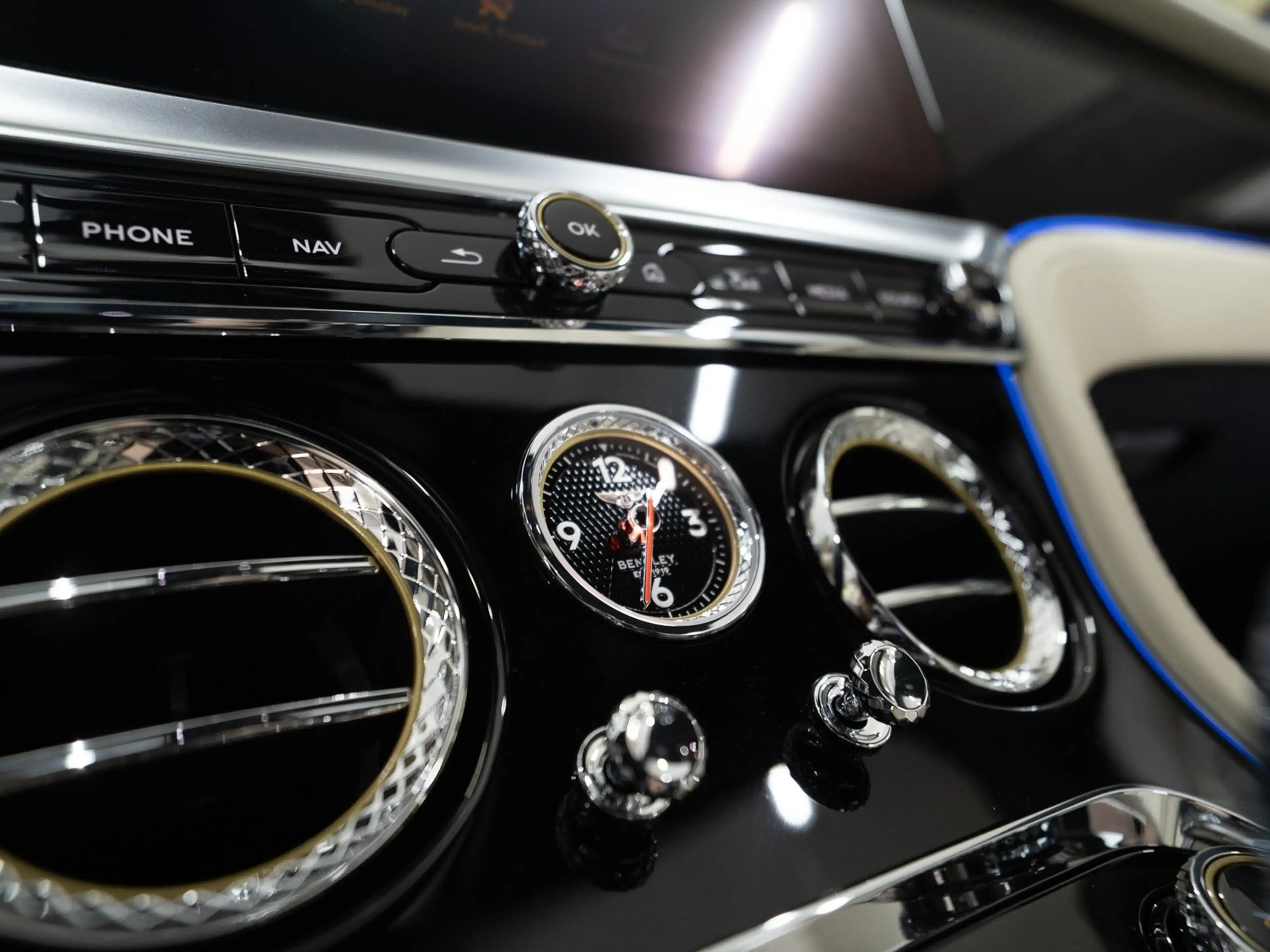 Bentley Continental GTC Speed — photo 10