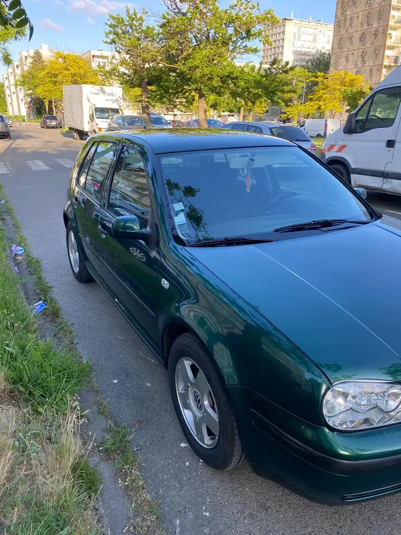 Volkswagen Golf - 1