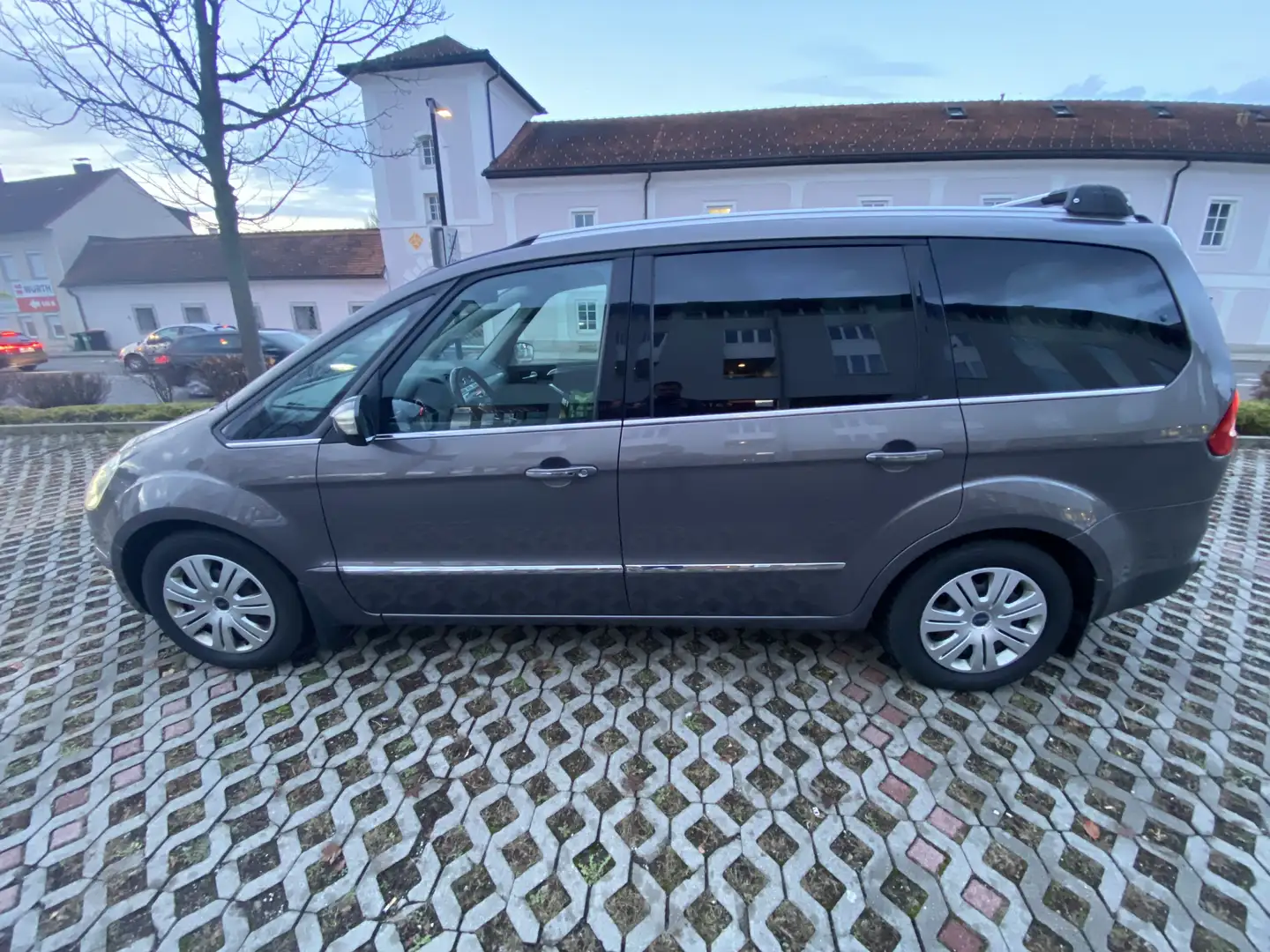 Ford Galaxy Titanium 2,0 TDCi DPF Aut. Grau - 2