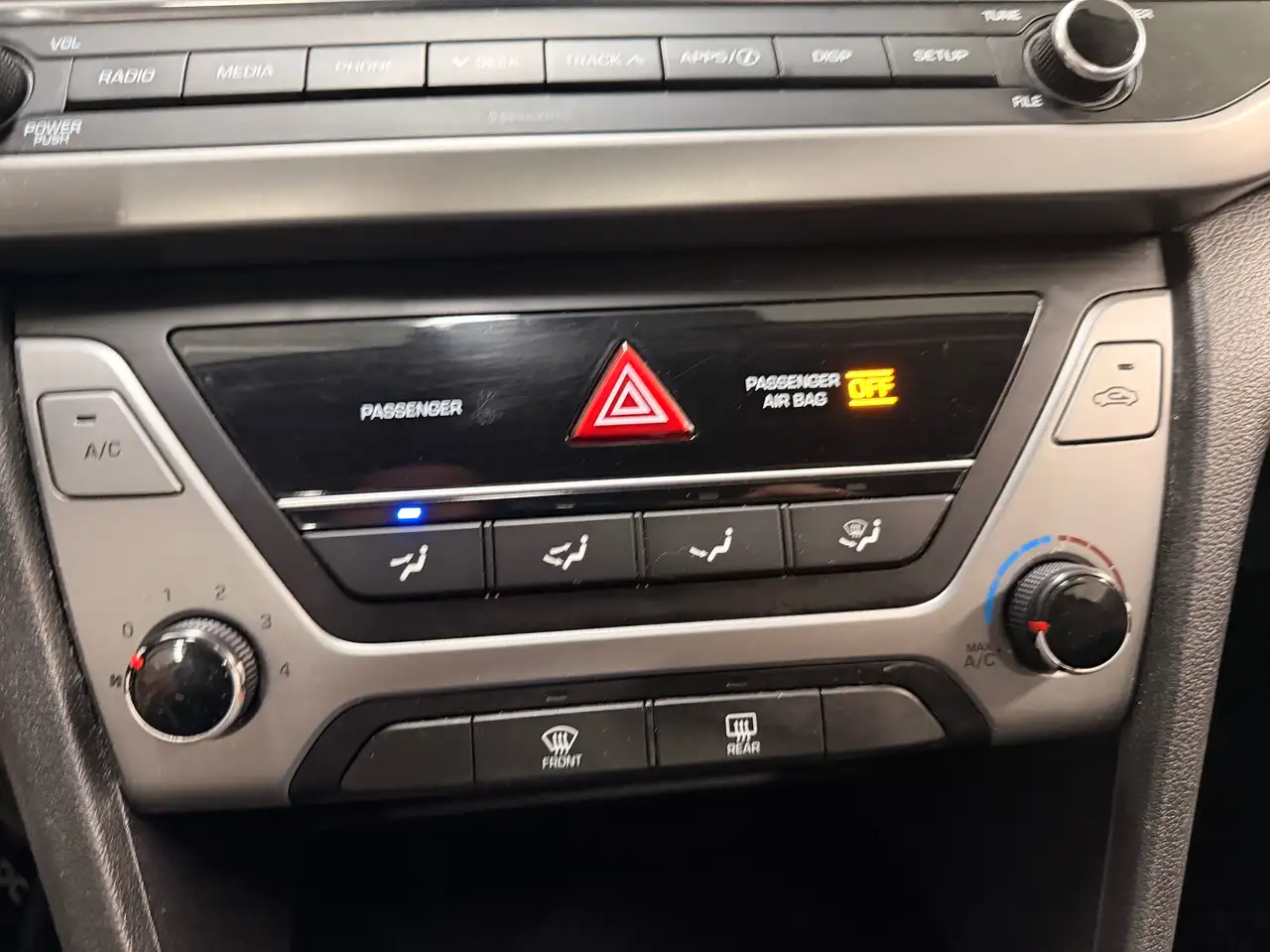 Hyundai ELANTRA снимка Hyundai ELANTRA