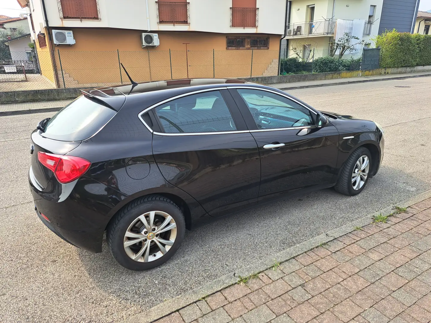 Alfa Romeo Giulietta Giulietta III 2010 1.6 jtdm(2) Černá - 2