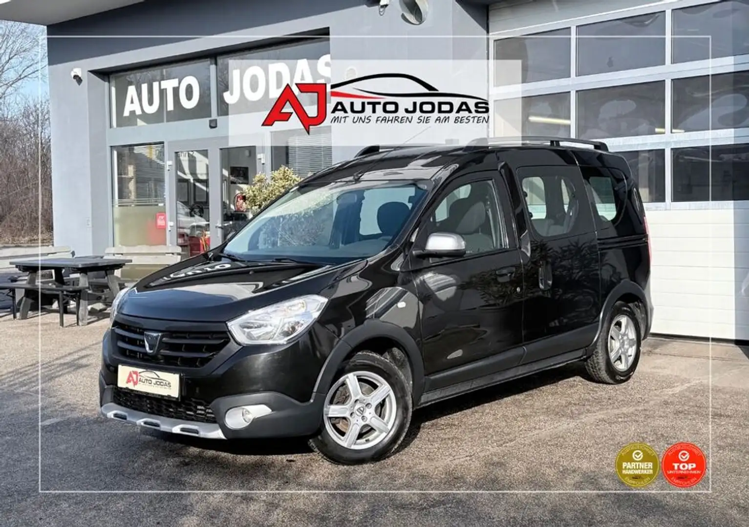 Dacia Dokker Stepway TCe 115 **Anhängerk./Navigation** Schwarz - 1
