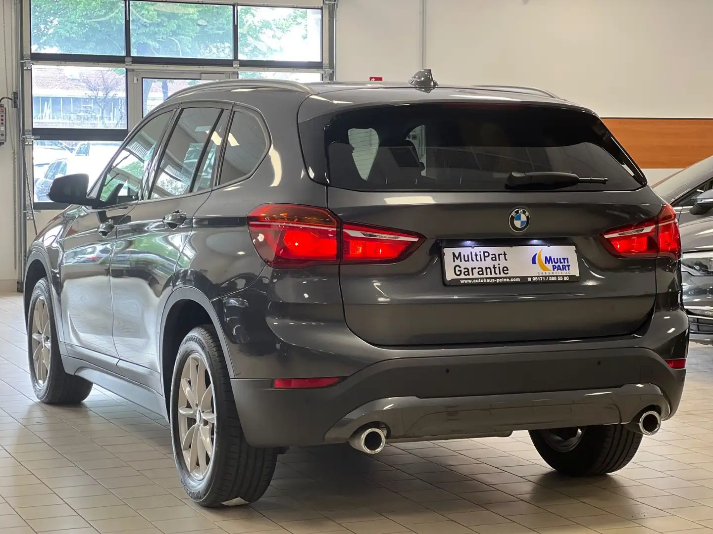 BMW X1 sD18d/Aut/Navi/LederSportStz/ParkAs/Temp/Advan Gris - 2