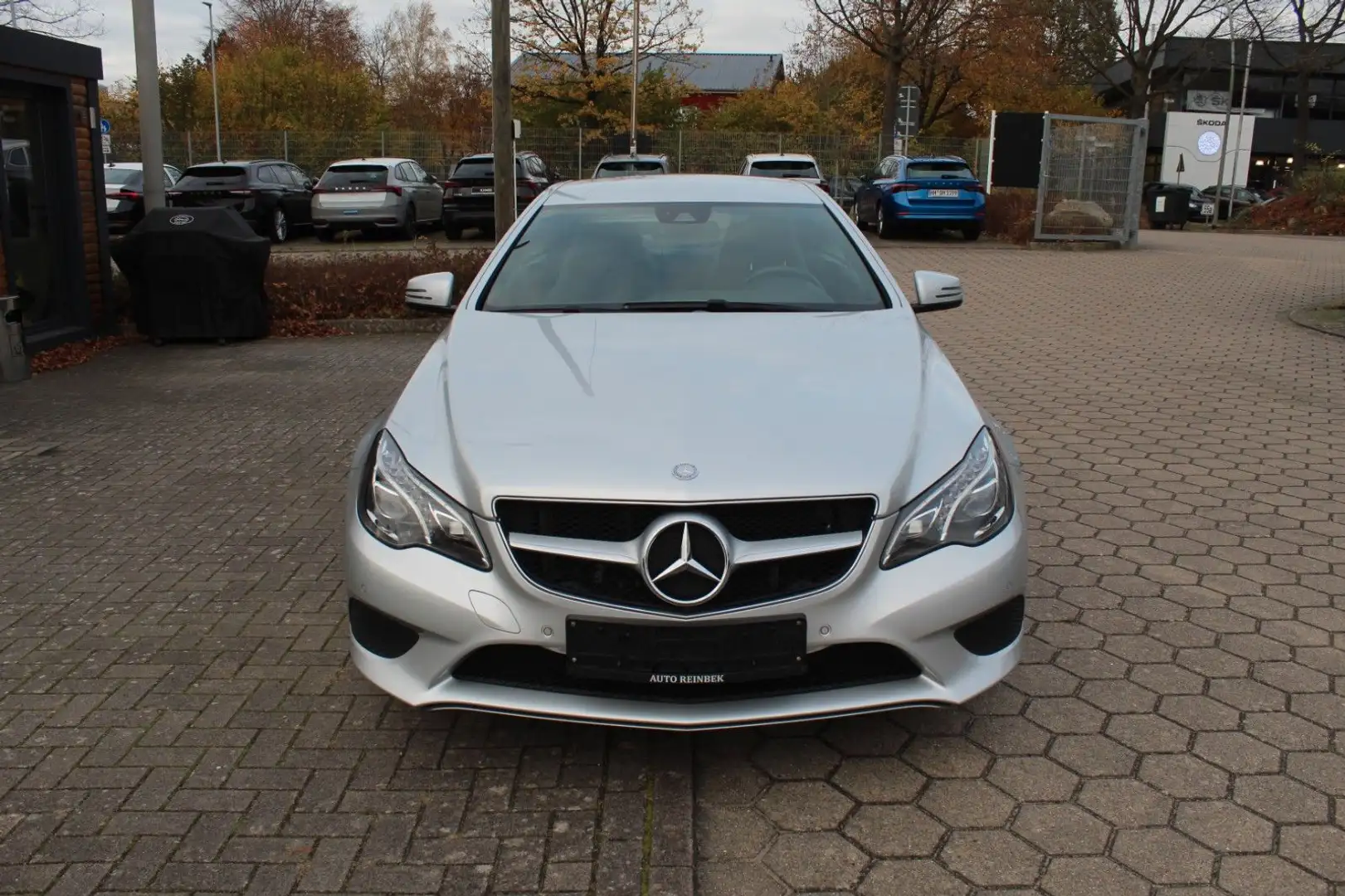 Mercedes-Benz E 200 Coupe Automatik Silber - 2