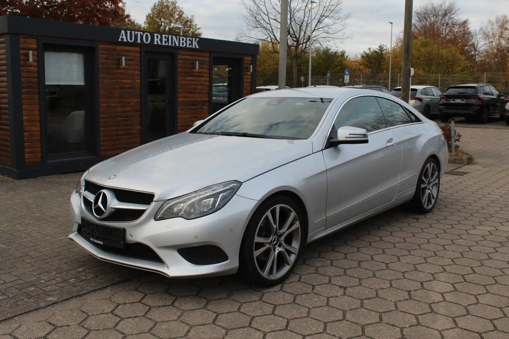 Mercedes-Benz E 200 Coupe Automatik Silber - 1
