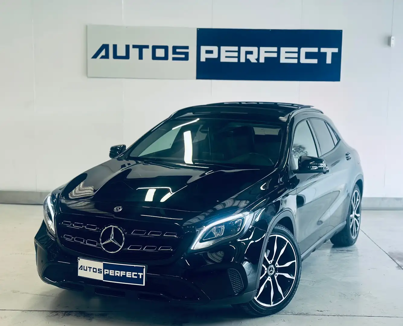 Mercedes-Benz GLA 200 d Business BOITE AUTO DOUBLE PANO PDC CAMERA NAVI Negru - 1