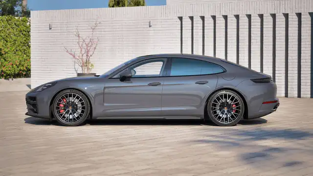 Porsche Panamera view 3