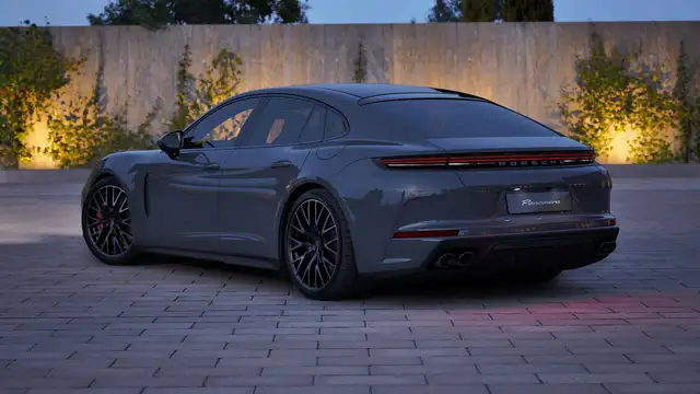 Porsche Panamera view 14