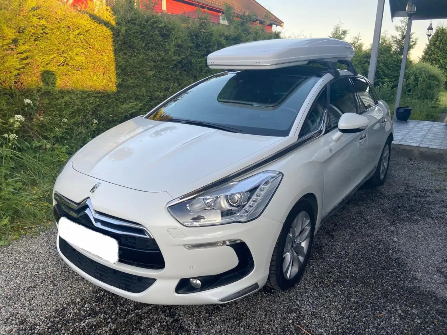 Citroen DS5 e-HDi 110 EGS6 Chic Weiß - 1