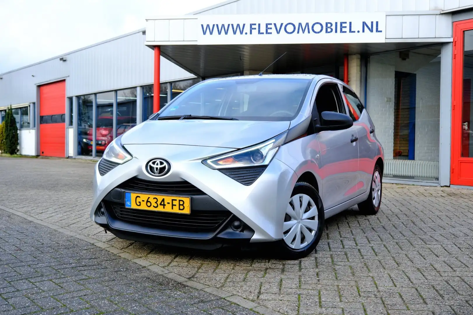 Toyota Aygo 1.0 VVT-i x-fun 5-drs Airco|LED Dagrij Grijs - 1