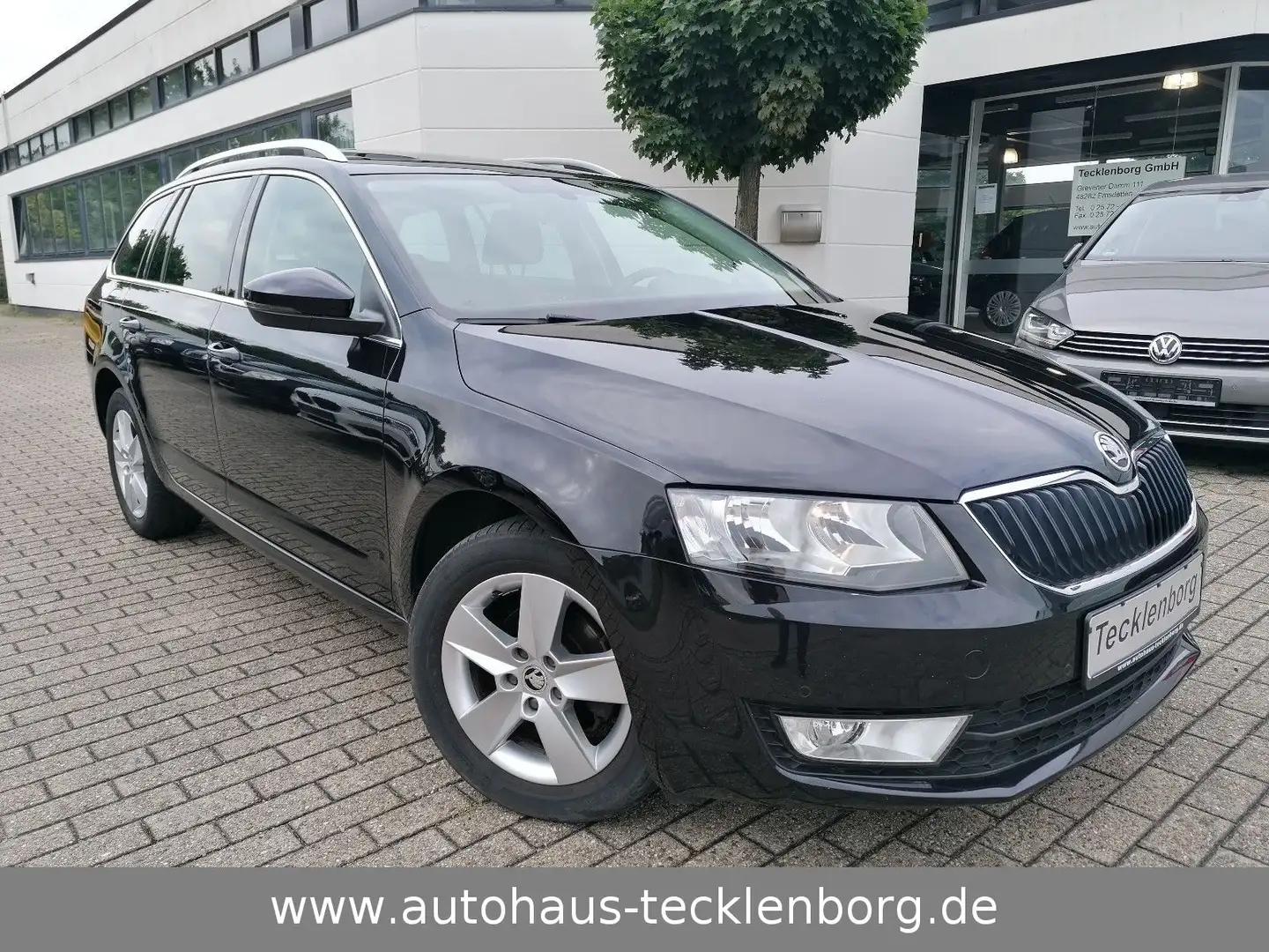 Skoda Octavia 1.6 TDI DSG Combi * Glasdach * Navi * Schwarz - 1