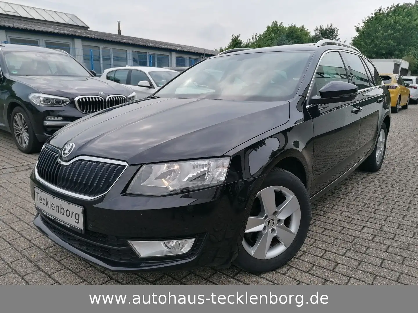 Skoda Octavia 1.6 TDI DSG Combi * Glasdach * Navi * Schwarz - 2