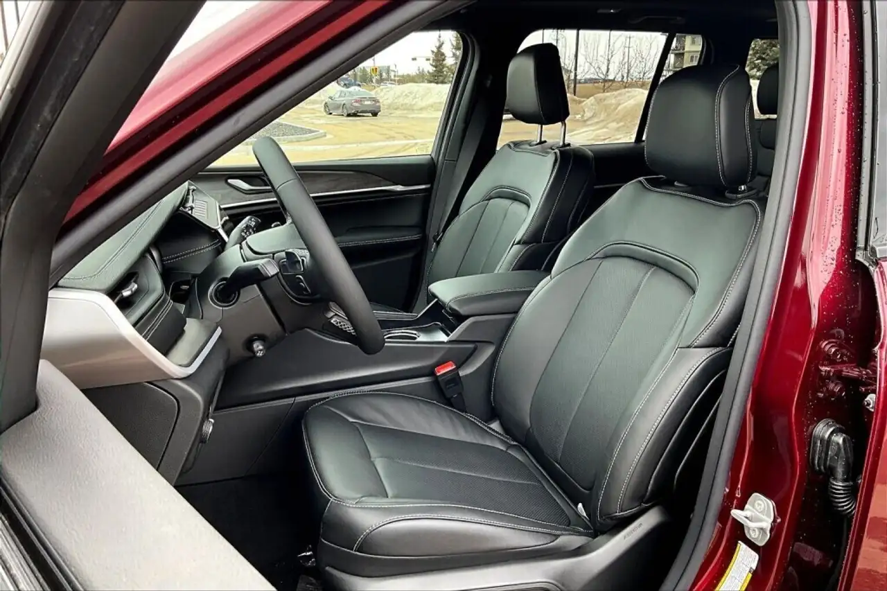 Jeep Grand Cherokee снимка Jeep Grand Cherokee