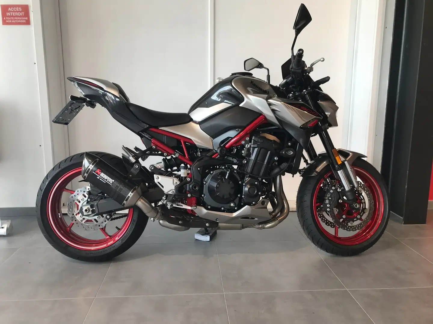 Kawasaki Z 900 Argent - 1