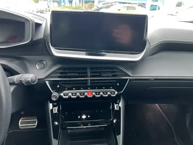 Peugeot E-2008 view 12